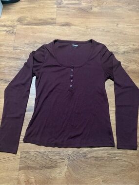 Old Navy long sleeve scoop neck